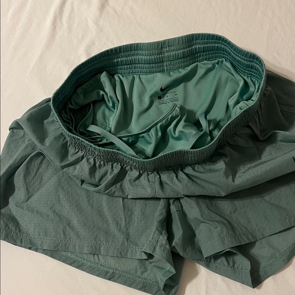 Nike shorts - Picture 6 of 10